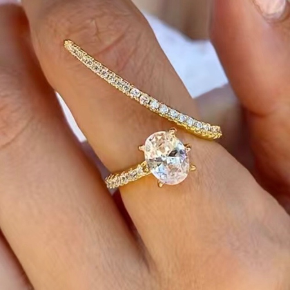 ✨✨18k Open Solitaire Ring✨✨